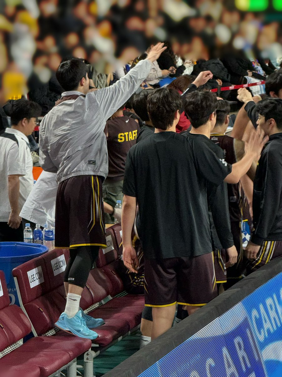 아까작탐때 ㅁㅊ 박정현보다큰사람누구야햇는데
정답 벤치품은윤원상