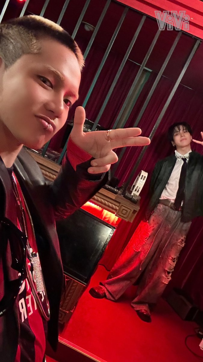 vivi_magazine's tweet image. 📷#びびレポbyTREASURE

#TREASURE メンバーによる撮影現場レポート＝びびレポ。第一回目は、「うちの #YOONJAEHYUK かっこいいでしょ」と自慢げな表情の #CHOIHYUNSUK さんからお届け💌

弟自慢してる長男が可愛い🥹

愛溢れる二人が出演中のViVi2/3月号、ぜひチェックしてみてね💙

@yg_treasure_jp