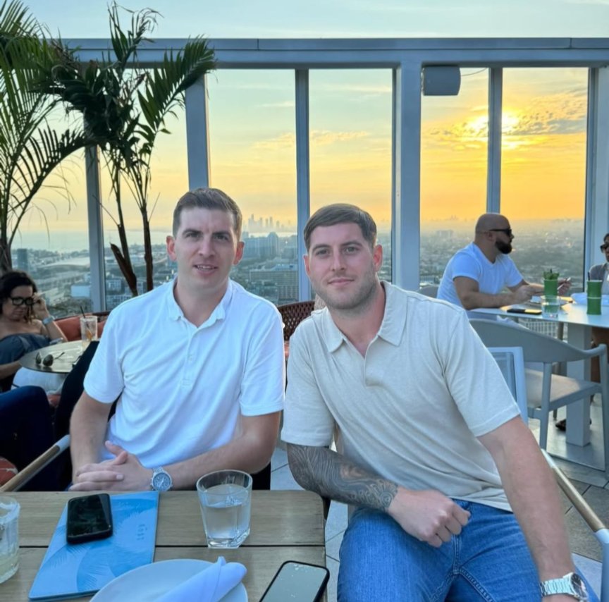 Horndean_FC's tweet image. We are devastated to hear of the tragic passing of Luke Kellett-Smith, brother of Deans player Matt.

As a club, we send our love to the family, friends and loved ones of Luke ❤️

1/2