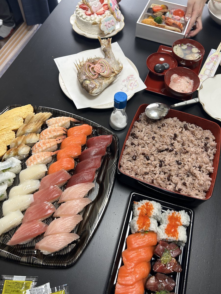 flagsama's tweet image. お食い初め！！あと午年🐴だから馬刺し🐴🐴🐴