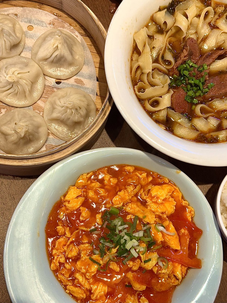 신촌 청화원
신촌갈때마다 가는 맛집 여기 크림새우 진짜 맛있음.. 토마토계란볶음에 밥추가해서 떠먹는 것도 존맛