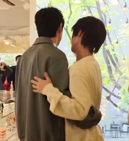 name: lee junyoung
age: 29 years old
occupation: jihoon’s waist grabber