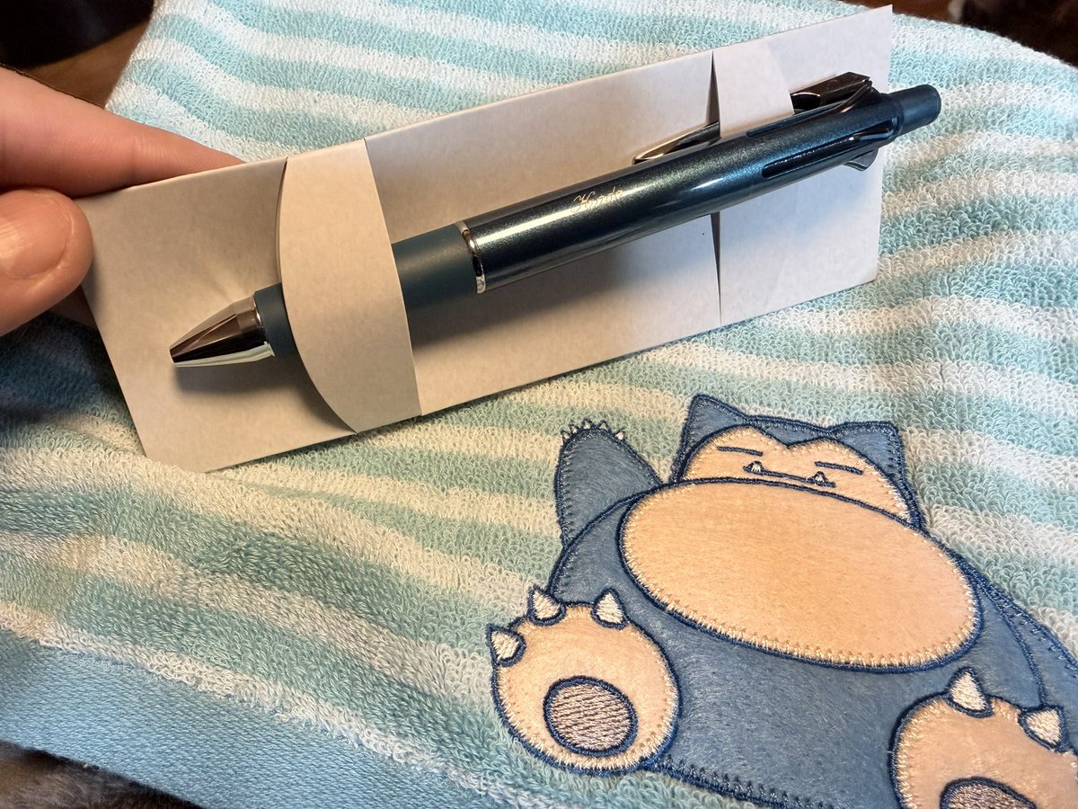 昨日届いた誕プレ。 開けずに飾ってるよーってLINE送ったら、ちゃんと