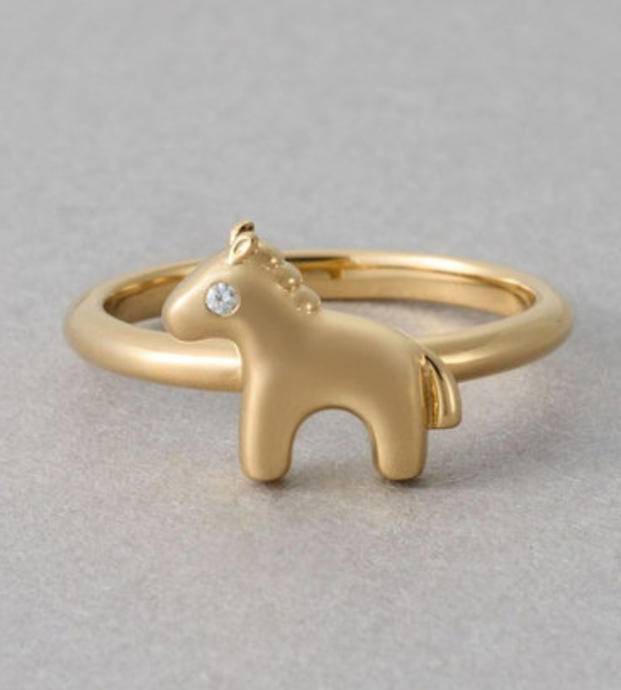 fashionpressnet's tweet image. ete「馬＆招き猫」モチーフのお守りジュエリー、“ぬいぐるみ”のような立体フォルムのリングやピアス - fashion-press.net/news/141978