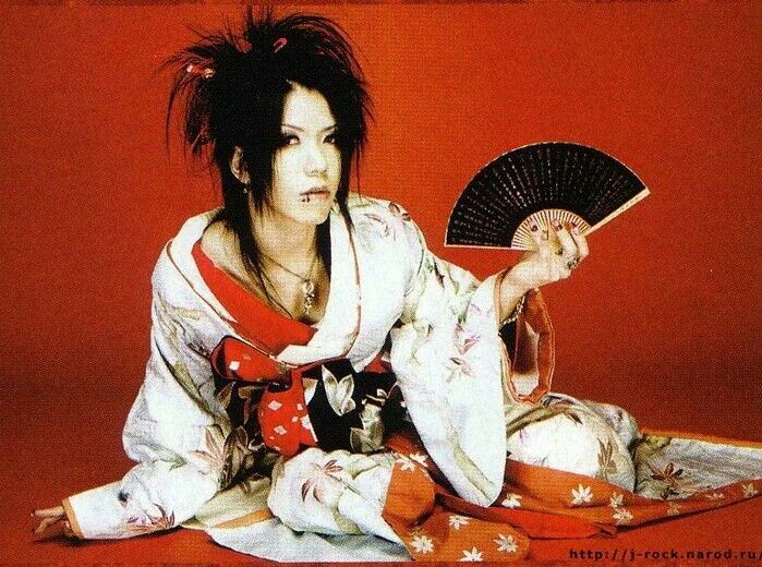 SunglowRei's tweet image. Aoi of the day - January 7th 

With Uruha ♡