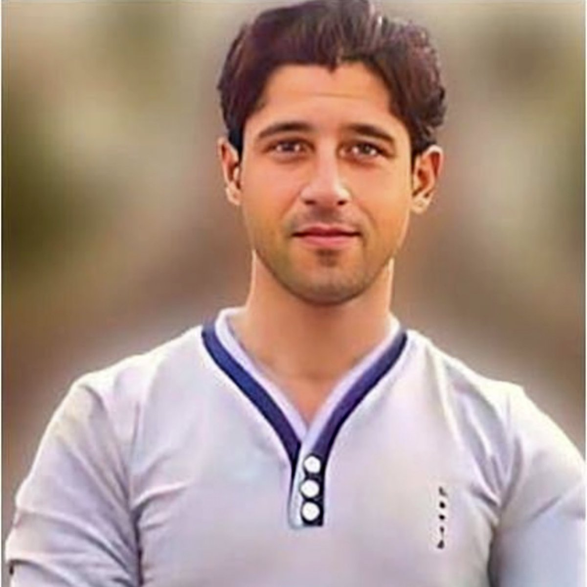 به والله تقاص خون تو یک نفر گرفته بشه برای من یک نفر کافیه. چقدر مظلوم و بی‌کس بودی تو پسر.