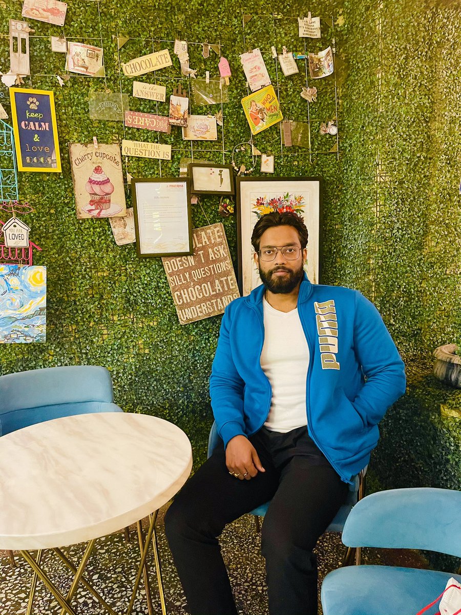 जिसने जैसा समझा वैसा हूं मैं बाकी

मेरा ईश्वर जानता है कैसा हूं मैं…!

Good evening X Family