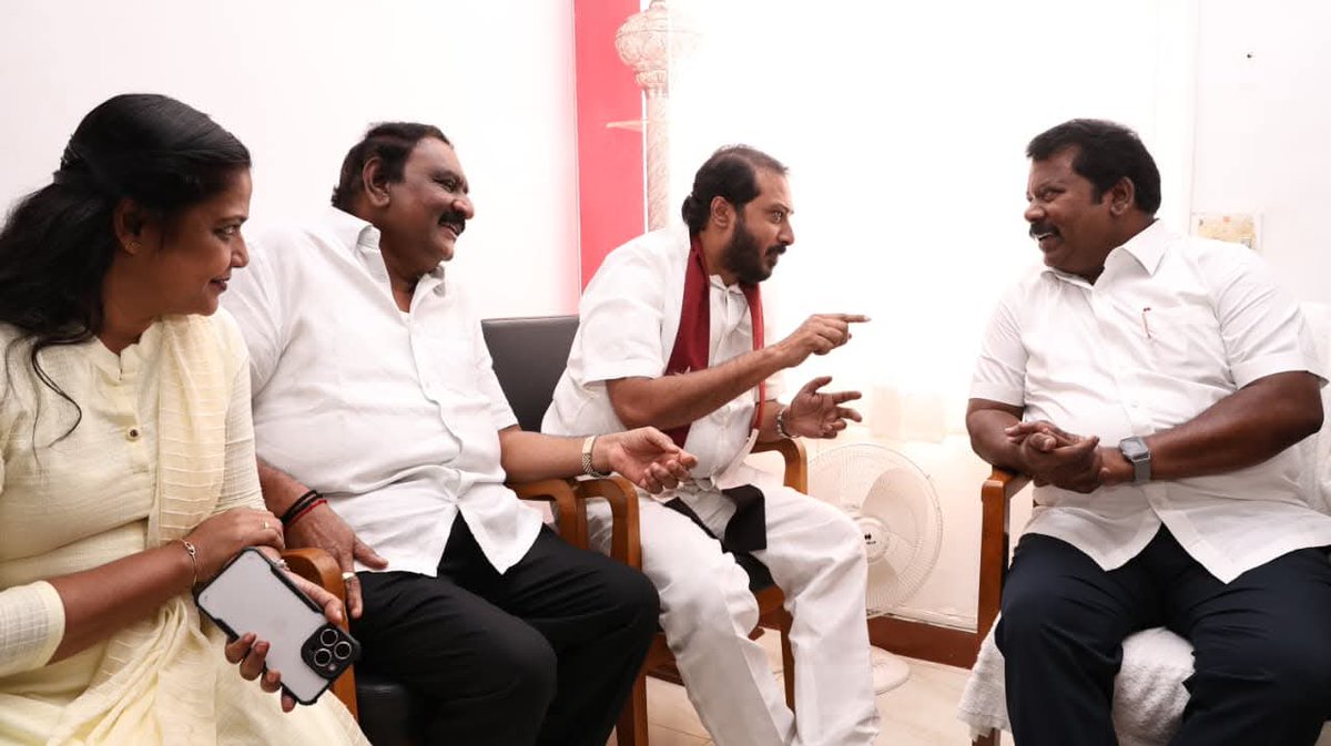 MjkParty's tweet photo. தமிழ்நாடு காங்கிரஸ் கமிட்டி தலைவர் கு.செல்வப் பெருந்தகை அவர்களுடன்..

மஜக தலைவர் மு.தமிமுன் அன்சாரி சந்திப்பு!!

ஜன 6

இந்திய தேசிய காங்கிரஸ் கமிட்டி தமிழ்நாடு தலைவர் திரு கு.செல்வப் பெருந்தகை அவர்களை மஜக தலைவர் மு.தமிமுன் அன்சாரி அவர்கள் இன்று சத்தியமூர்த்தி பவனி சந்தித்தார். https://t.co/XUWMemdNBG
