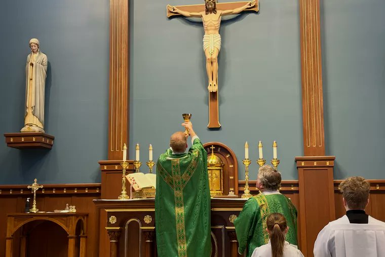 "At a time when traditional expressions of worship are being curtailed by some bishops, the leader of one diocese in northeastern Minnesota is taking a different approach: letting parish communities give it a go."

My report on Duluth's ad orientem "trial year" 👇