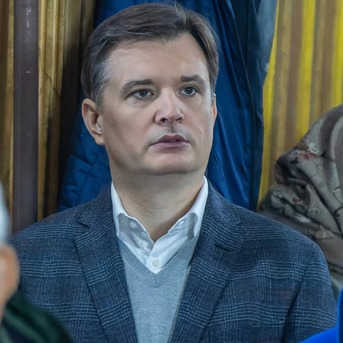 Ovaj govnar je u skupstini Srbije rekao da ce deca ove zemlje,čistiti govna u Trampovom hotelu u Beogradu.

Ovaj zlikovac,bagra i svinjar!