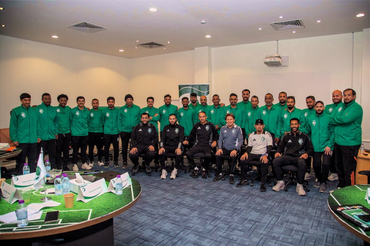 mooo7489's tweet image. تشرفت اليوم في إلقاء محاضرة اللياقه في كورة القدم لدورة الرخصة الآسيوية B شكرا لجميع زملائنا المدربين 💚💚