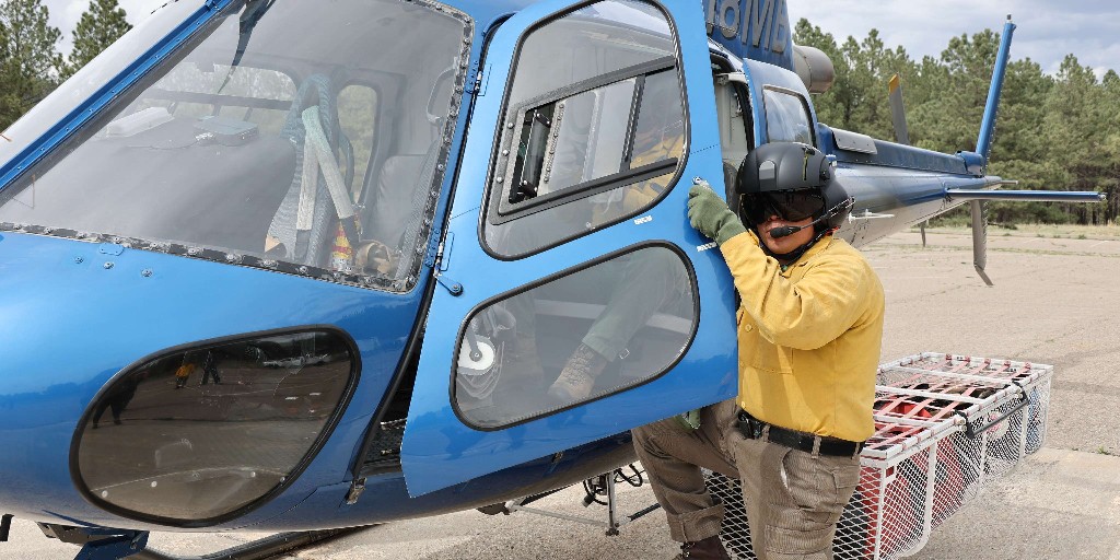 The BIA Wildland Fire Management - Navajo Region is hiring two permanent, full-time, seasonal wildland firefighters in Arizona!
‼️Learn more and apply online by 2/04 at usajobs.gov/job/853661200 
📸: BIA.
