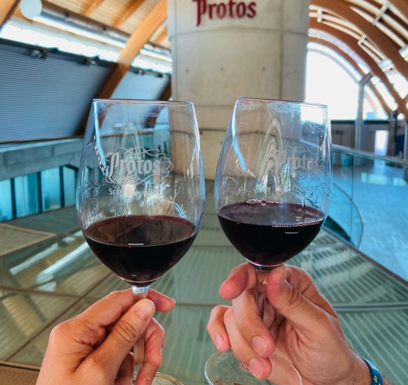Bodegas_Protos's tweet photo. Sin darnos cuenta ya hemos llegado a la mitad de la semana y os merecéis un #MomentoProtos🍷 https://t.co/rlSqG4ke4q