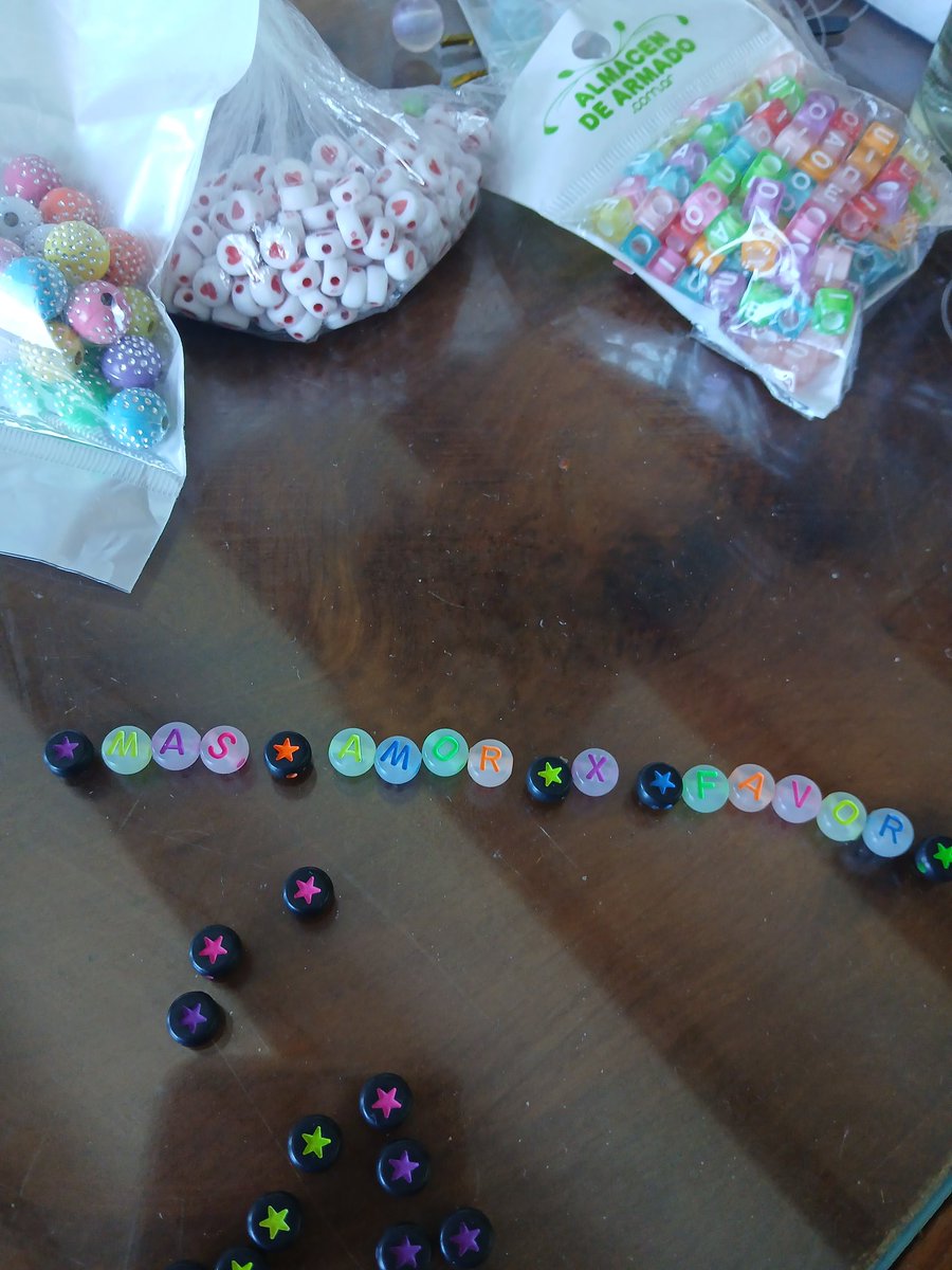 Cornudizando las pulseras...💜