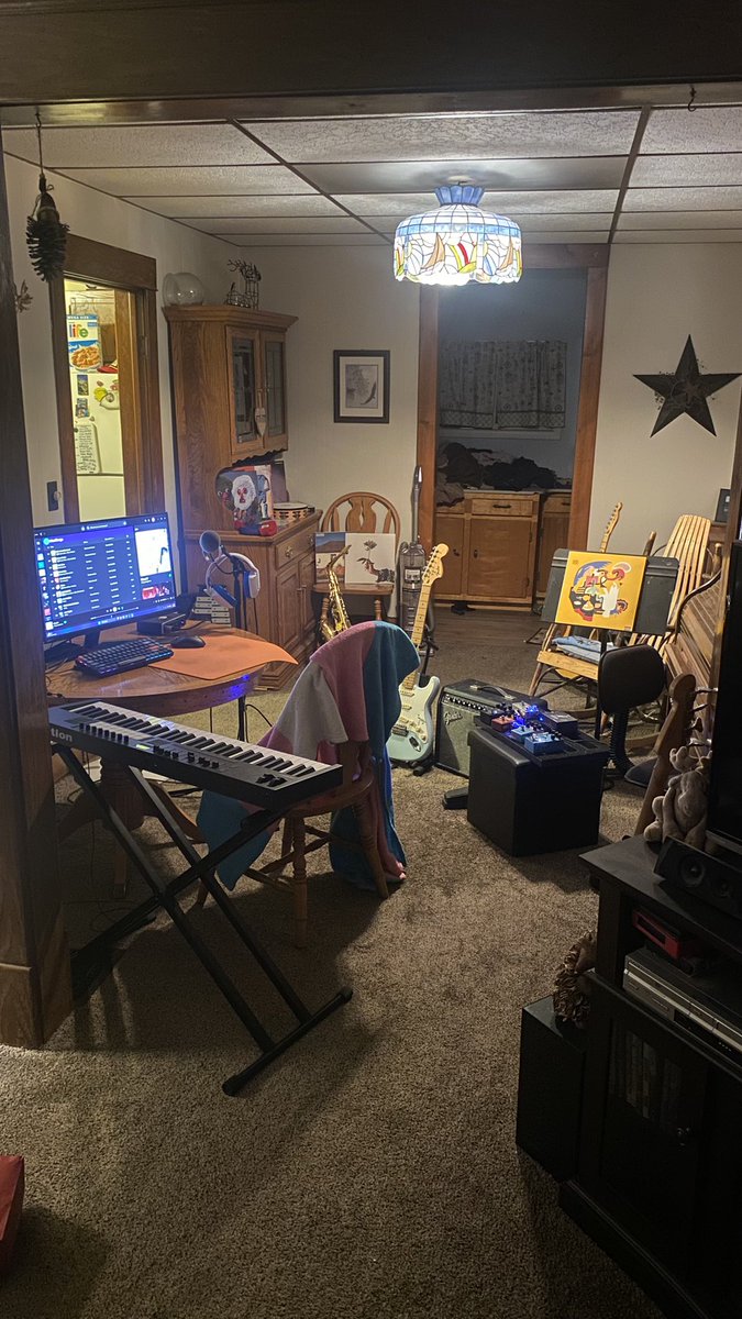 JStackly88916's tweet image. re orgonized the living space