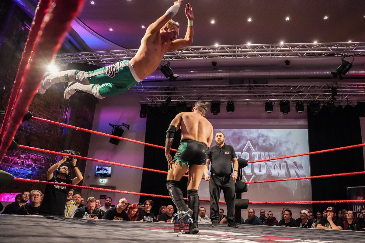 Jay_Stynes_'s tweet image. “New Year, Same Hustle”
Starting 2026 off with a big W in Bremen🇩🇪

📍 @WeAreUnlimitedW 
🤼‍♂️ @JakeOmen2012 
📸 Hansemeister

Full show now available to watch online at unlimitedwrestling.de 
THIS IS GANGLAND🔫💨