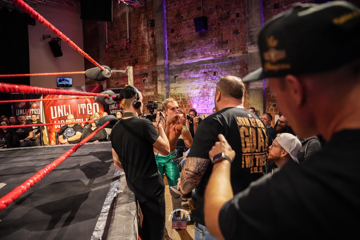 Jay_Stynes_'s tweet image. “New Year, Same Hustle”
Starting 2026 off with a big W in Bremen🇩🇪

📍 @WeAreUnlimitedW 
🤼‍♂️ @JakeOmen2012 
📸 Hansemeister

Full show now available to watch online at unlimitedwrestling.de 
THIS IS GANGLAND🔫💨