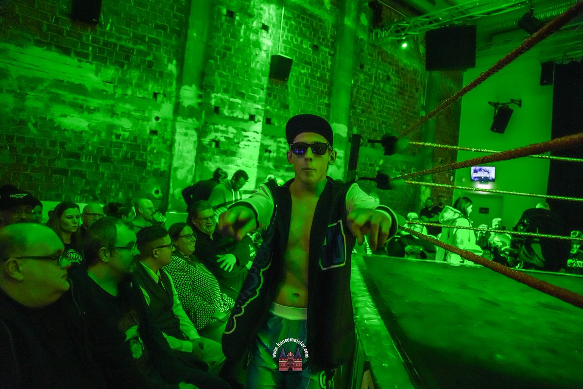 Jay_Stynes_'s tweet image. “New Year, Same Hustle”
Starting 2026 off with a big W in Bremen🇩🇪

📍 @WeAreUnlimitedW 
🤼‍♂️ @JakeOmen2012 
📸 Hansemeister

Full show now available to watch online at unlimitedwrestling.de 
THIS IS GANGLAND🔫💨