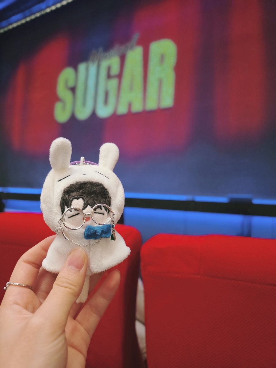 260107 뮤지컬 슈가
마음 편하게 웃으면서 본 뮤지컬 우현이가 150분간 계속해서 끼부려주는 덕에 기절각이엇음. 만두유니버스로 좋은 트친도 생겨서 행복했다💛 막공때 보자 조세핀💙