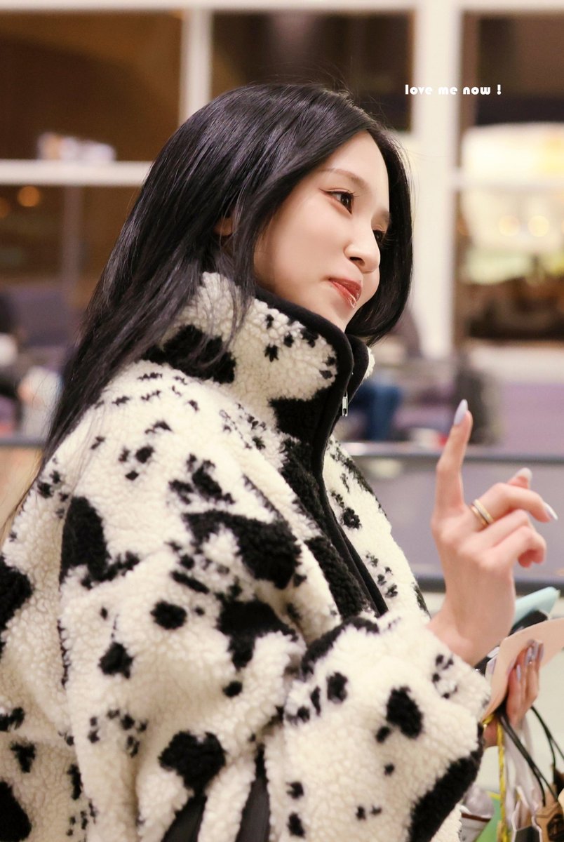 lovemenow_324's tweet image. 260107 언니는못간다고....못가..못간다고.......
#TWICE #트와이스 #MINA #미나 #ミナ