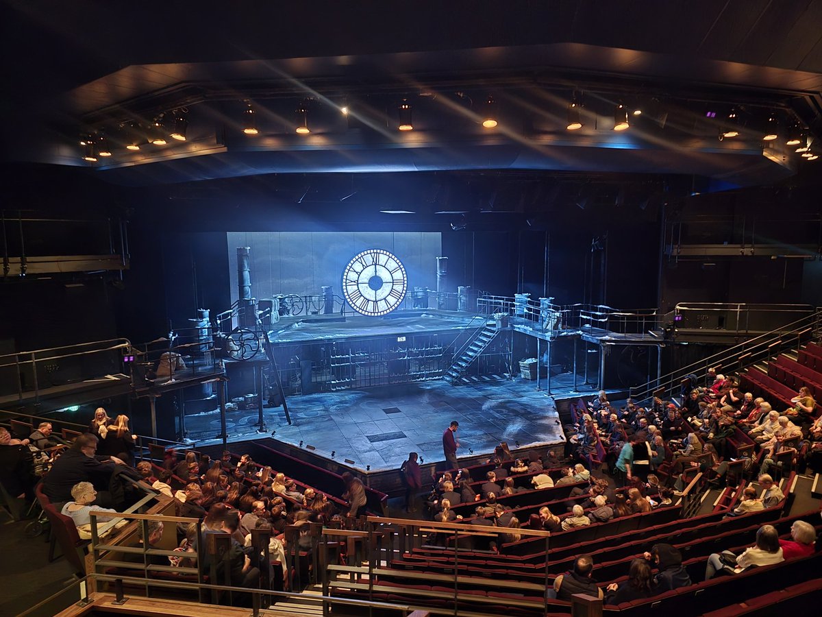 DeltaDarton's tweet image. We are all very excited to watch 'A Christmas Carol'! It is nearly showtime! #revision #EnglishLiterature