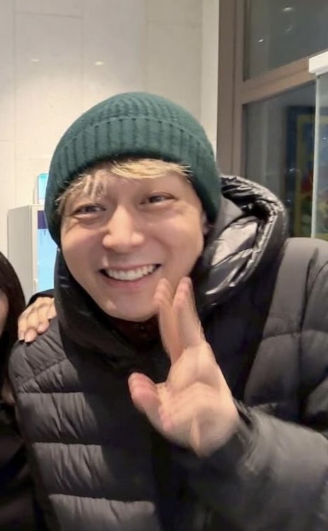 babyskyisntgone's tweet photo. ㅁㅊ 박유천 을지로 떴다
내가 서울사람이 서울에 있는 거 보고 감격해야 하냐…😂🥹🥲😇
바람, 어디에서 부는지 잊지 않아줘서 고마우… https://t.co/yR1GjFU2Sw