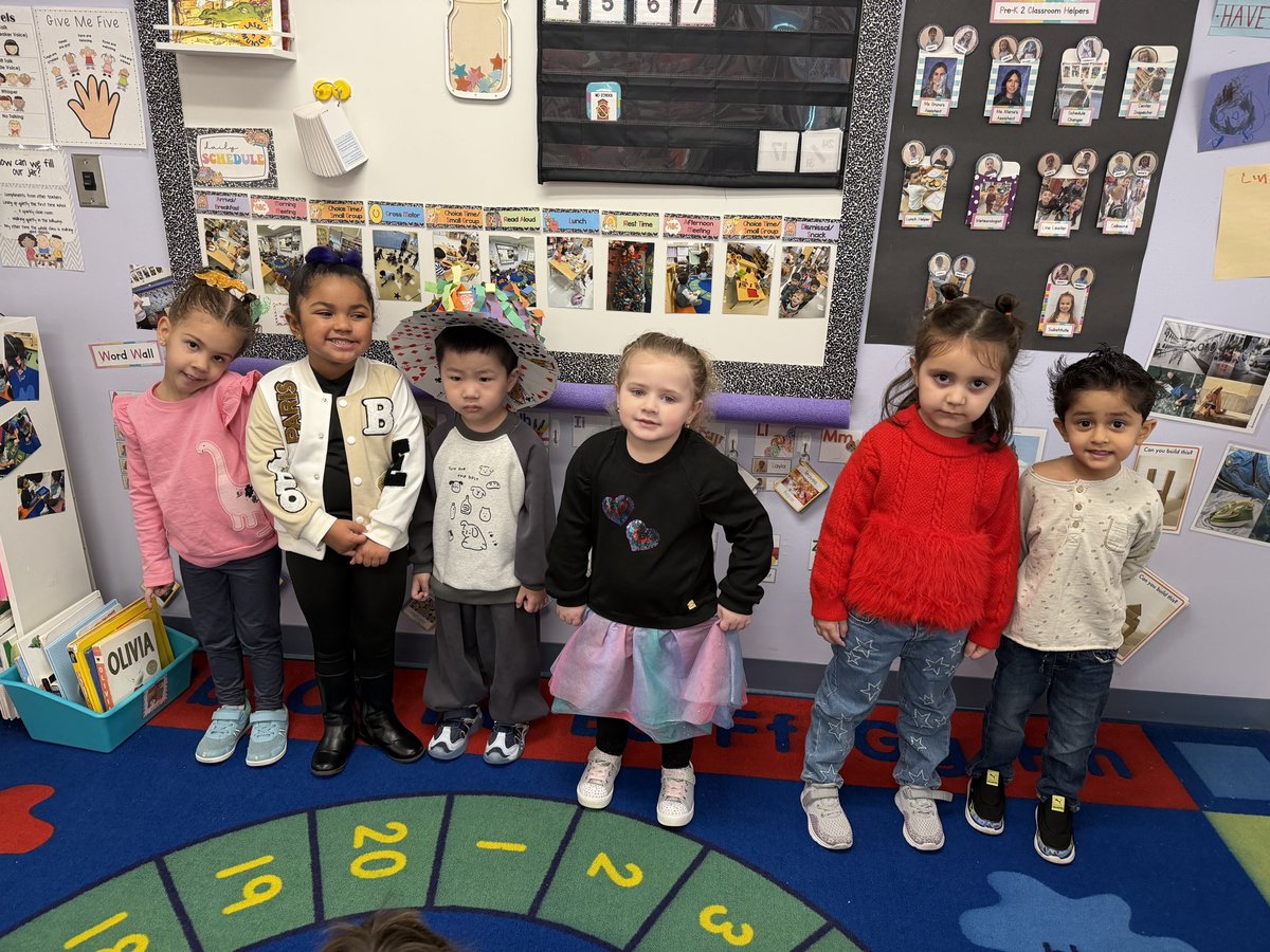D31BeeHiveSI's tweet image. Crazy Hair Day At Victory! #crazyhairday #makelearningfun✨🍎📓✏️✨ #d31prekistheplaceto🐝 
@DrJoyAbrams @AP_JelaniMiller @CSD31SI @NYCSchools @DocPalton