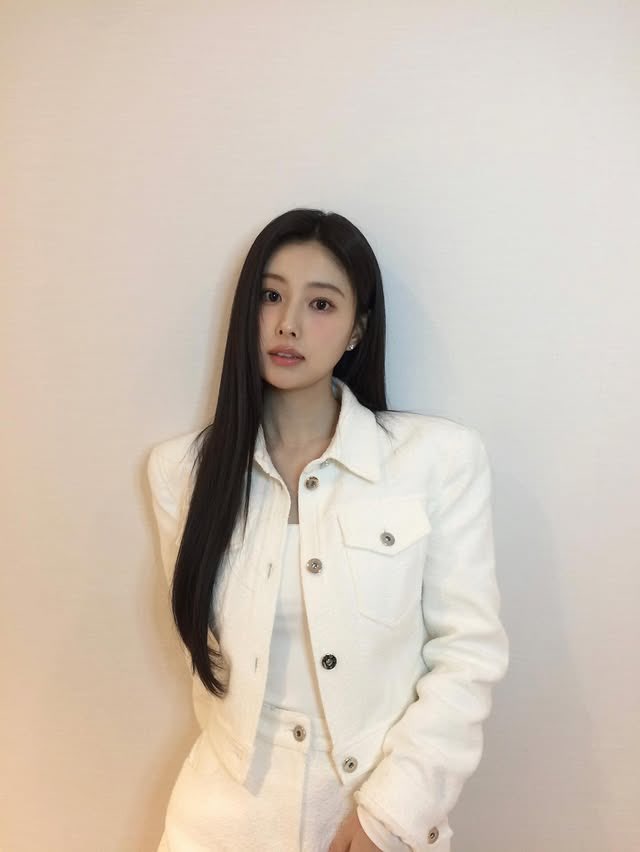 hyewon pics ❄️ tweet media