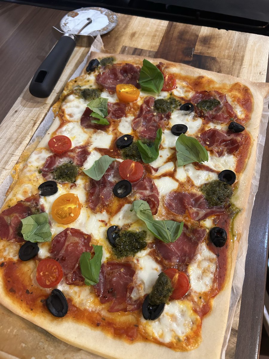 DPhil1981's tweet image. Homemade Pizzas… Quality ingredients from @Fortnums 😊
