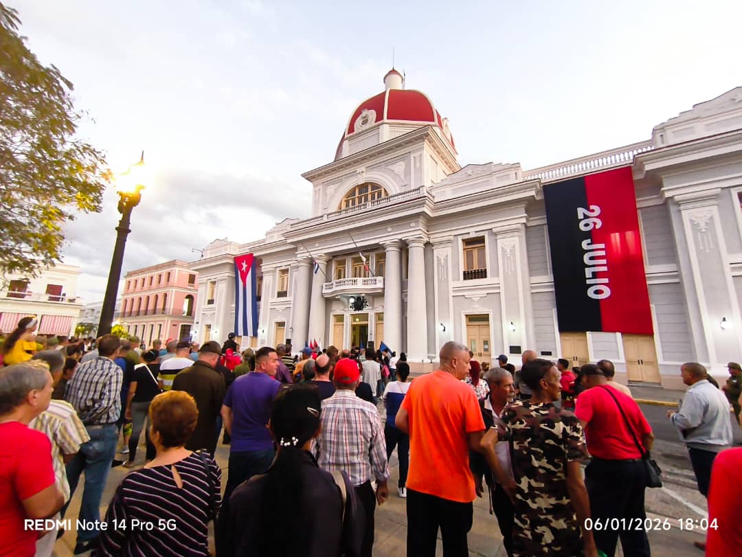 <a href="/EtecsaCfgos/">Comunicador ETECSA Cienfuegos</a>  presente en el acto conmemorativo del 67  aniversario de la entrada de la Caravana de la Libertad a #Cienfuegos. Se condenaron las  acciones  de EE.UU. hacia Venezuela. Se reafirmó nuestra solidaridad y  compromiso con América  Latina. 🇨🇺✊ 
<a href="/MiguelASurezSa2/">Miguel A. Suárez Sabina</a>