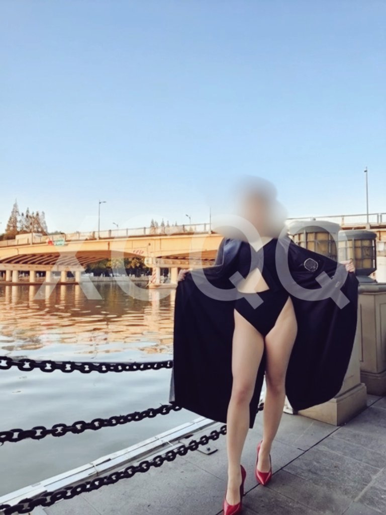 猜猜看谁在拍照 #淫妻 #绿帽视角  #露出人妻  #人妻反差