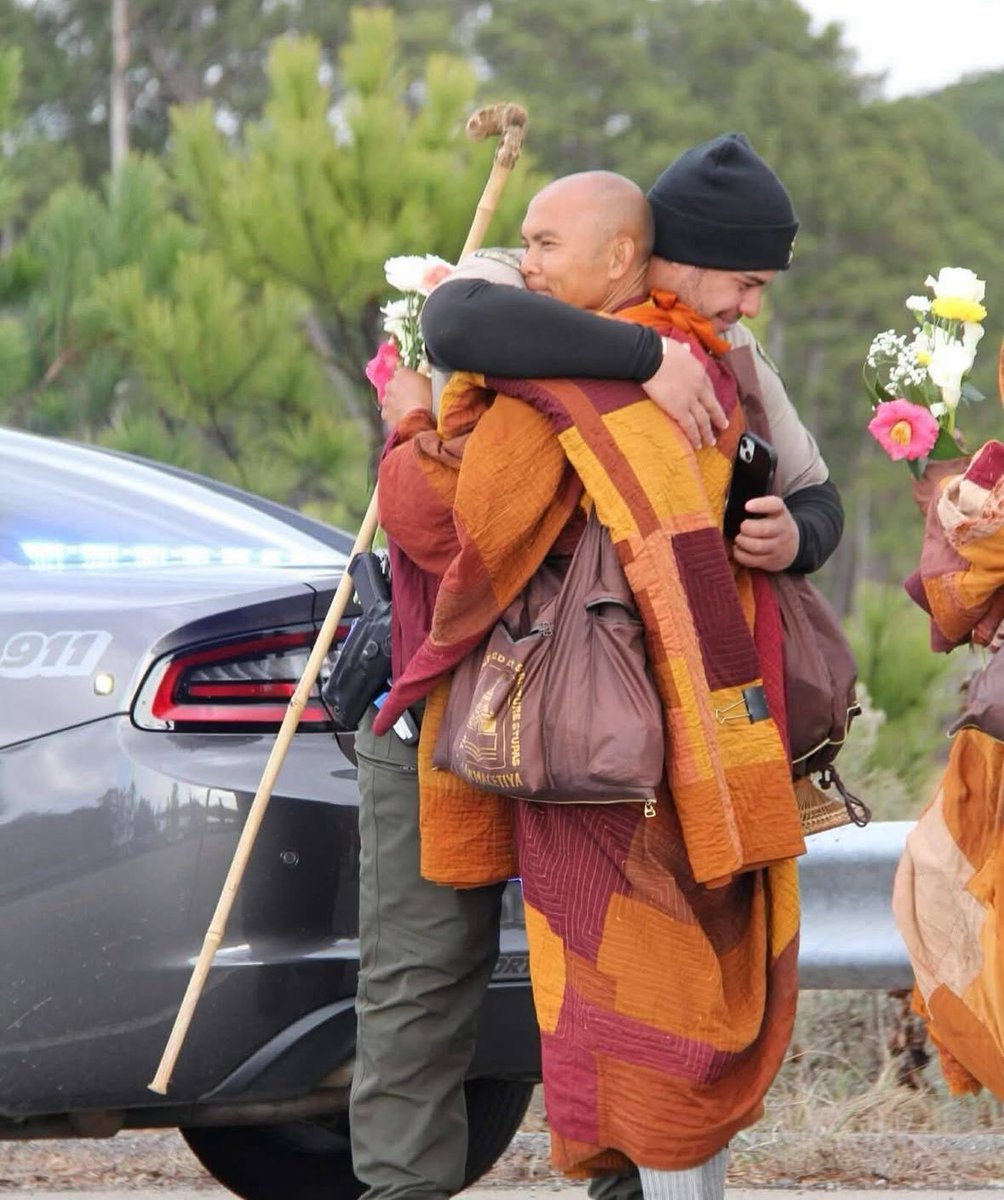 SpockResists's tweet image. The Wilkes County GA Sheriff’s , saying goodbye to the monks as they were going on to South Carolina. 
The Sheriff’s office accompanied the monks and made sure they had a safe journey. 

This is the America to be proud of.