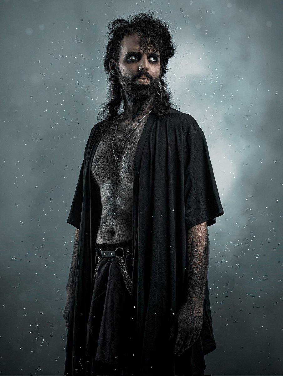 🥁 Carly Pajarón 🥁

Golpes que no piden permiso.
Ritmo, precisión y furia contenida.
El corazón que nunca deja de latir.

📸 Sesión "El Descenso" 2026 ✨️