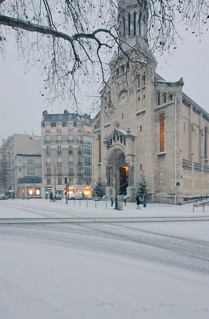 Tom__Two's tweet image. Heureux sous la neige :)