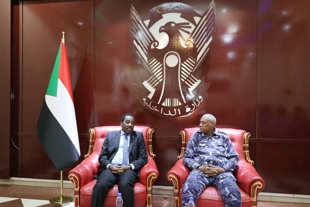 SudanTrends's tweet photo. إعفاء النازحين بمعسكرات الولاية الشمالية من رسوم استخراج الأرقام الوطنية المفقودة، مع بدء فرق ميدانية للسجل المدني في المعسكرات خلال الأيام المقبلة.
الخطوة تهدف لتخفيف أعباء النزوح وتمكين المتأثرين من الاستفادة من برامج الحماية والدعم الاجتماعي.
#السودان https://t.co/zzQFR5azHa