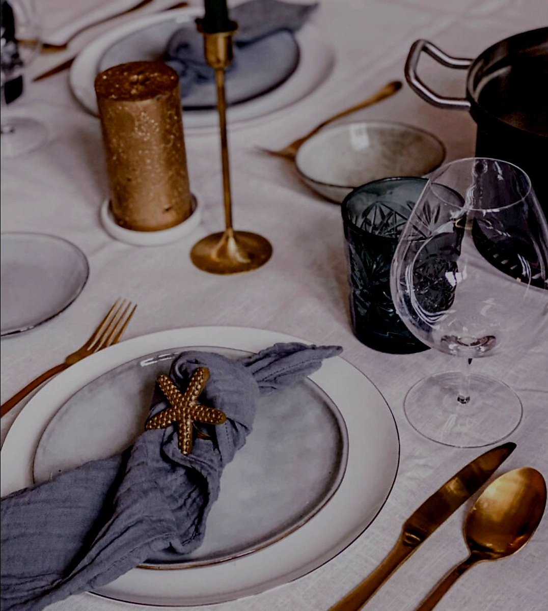 Mantelzorgen is zoveel makkelijker met zoveel idiote leukerds en liefies om je heen: 
Terwijl ik mijn mamsie onder de douche help staat mijn buur  in pannen te roeren en schuif ik straks zomaar zorgeloos aan de keukentafel 🥰