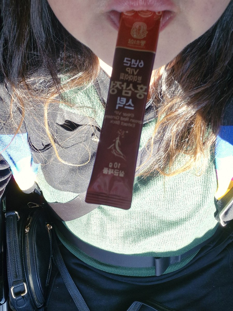 플하고 나서
비타파워 마시고
홍삼진애 챙겨먹는...