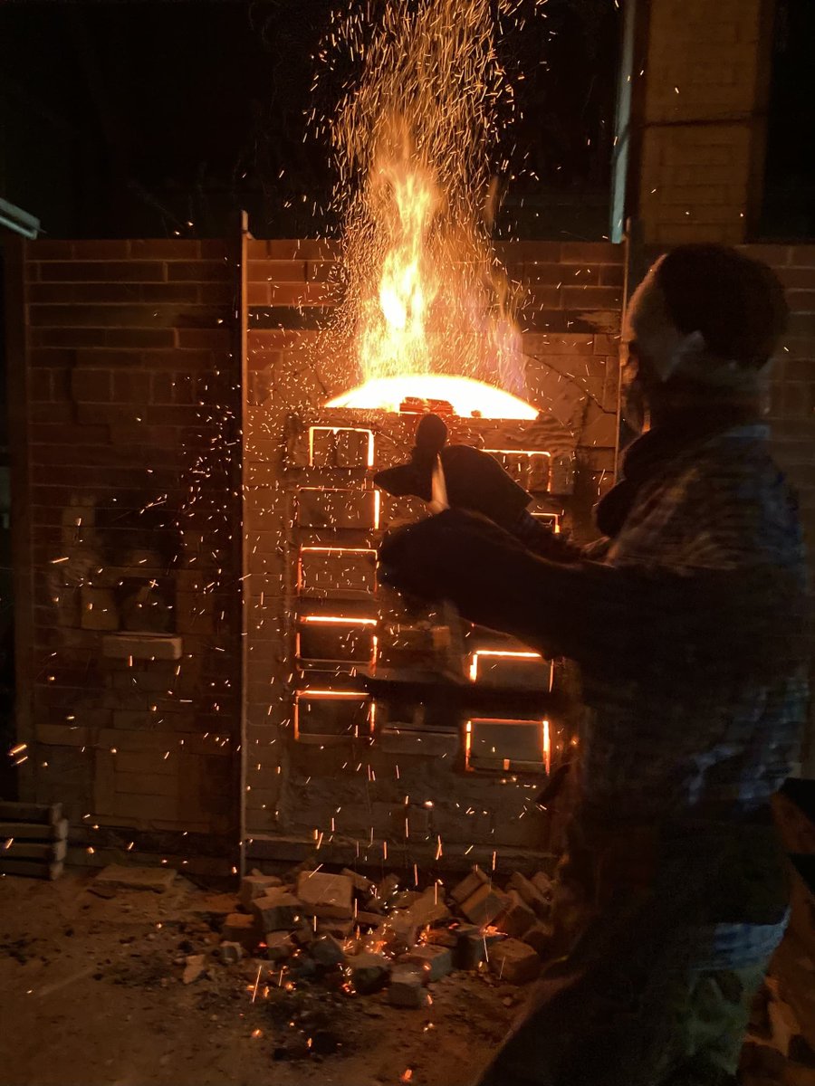 cementblue's tweet image. 岡山県を旅されている方へ。地元工芸の新たな道づくりをスターバックスと取り組んでいる、備前焼の現場もあります。 日本六古窯と呼ばれる6つの窯の1つとして1000年以上の長い歴史があります。…