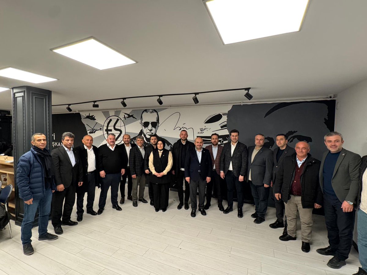 Her ay olağan düzenlediğimiz İlçe Başkanları İstişare ve Değerlendirme Toplantımızın bu haftaki durağı Tepebaşı...
 
Belediye Başkanlarımız ve ilçe başkanlarımızla bir araya gelerek, teşkilât çalışmalarımızı değerlendirdiğimiz toplantıda “2026 Bize Eskişehir’i Anlatır” mottosuyla