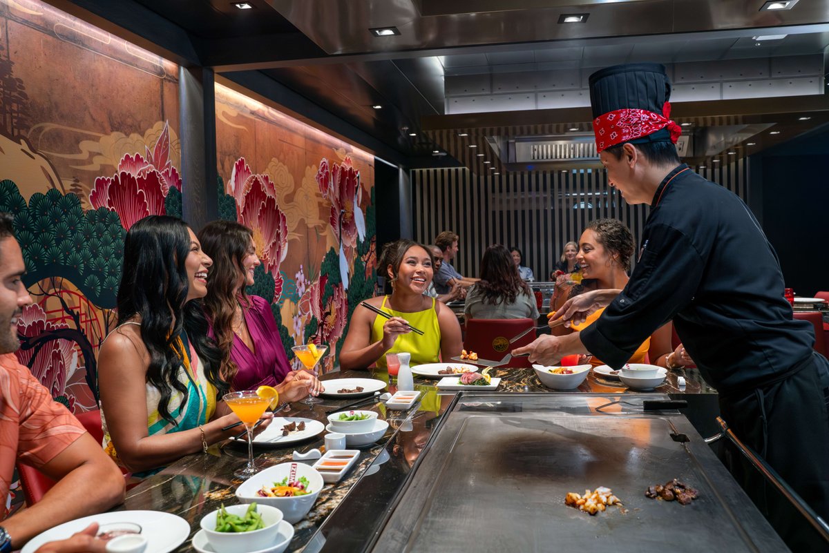 TravelHudson's tweet photo. One fare, endless perks 🚢🌍 From mouthwatering meals to top-notch accommodations, nonstop onboard activities, outstanding entertainment, world-class service — it's all complimentary onboard Royal Caribbean. 

Contact me at Mjack@hudsontravels.com to set sail. https://t.co/nn20YwvBMP