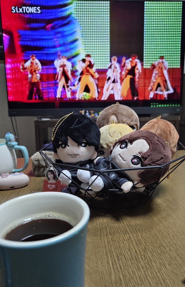 mori_p614's tweet image. 奥さんとネトフリ配信
カウコンYeah🙌
奥さんは #ジャニオタ #スト担