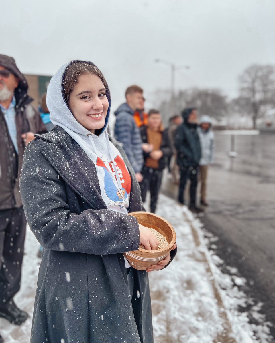 28Jun's tweet image. ✨ Mir Božiji, Hristos se rodi! ✨
Neka vam ovaj praznik donese mir u srcu, toplinu doma i snagu zajedništva.
— Team 28. Jun 🤍