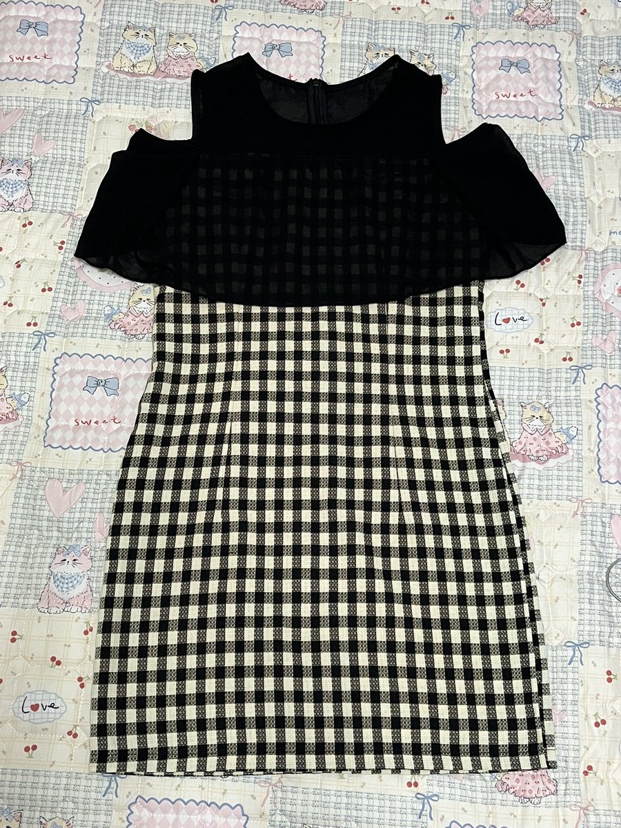 ⭐️ตัวละ 89฿ สอบถามได้ค่ะ

#ส่งต่อเสื้อผ้า #ส่งต่อเสื้อผ้ามือสอง #y2kthailand #vghbkk #stylistshop #cintageshop #ส่งต่อเสื้อผ้ามือ2 #เสื้อผ้ามือสอง #เสื้อผ้ามือ2 #โล๊ะตู้ #โล๊ะตู้เสื้อผ้า #ส่งต่อcintage #cintage