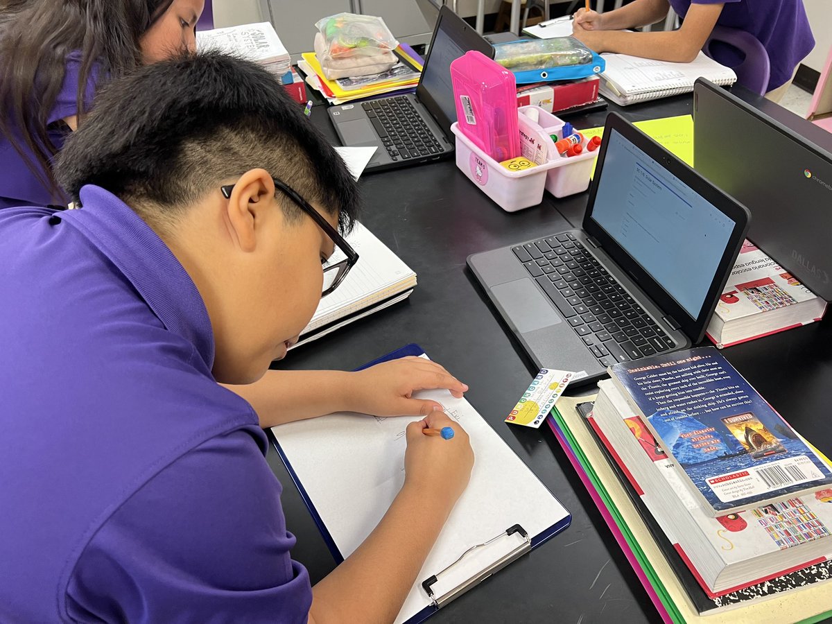 Science_Duran's tweet photo. Exploring the solar system 🪐 and understanding each planet’s position relative to the Sun 🌞
5th grade, here we come in 2026! ✨✨✨
#dallasisd #dallasschool #Science #winnetka #dallasisd https://t.co/XcrbUTm18j