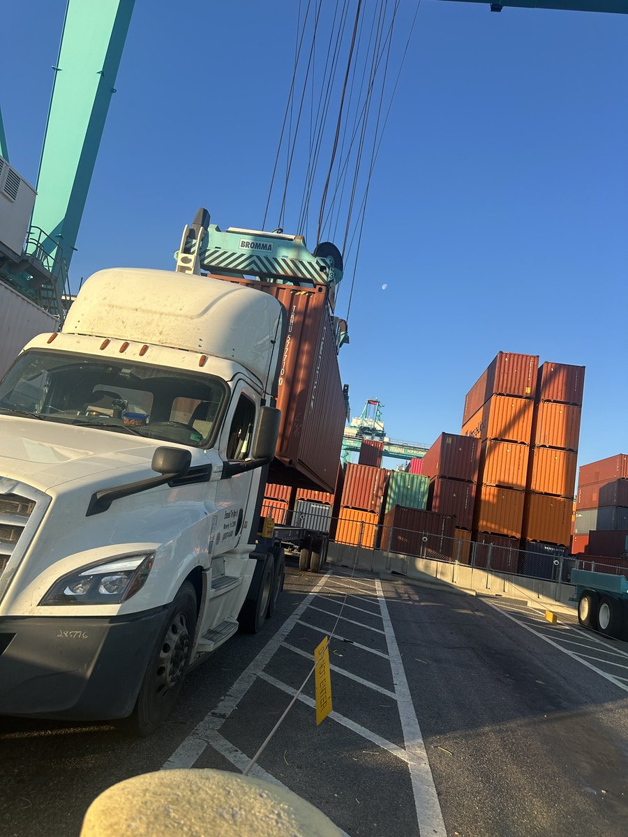 TinyTruckin tweet media