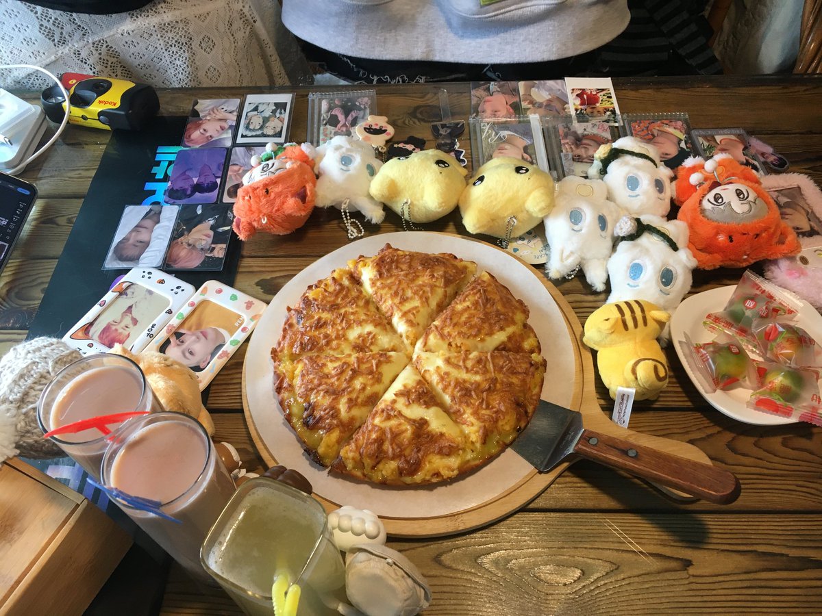 junee_S2's tweet image. 런쥔이 이모님은 진짜 항상 너무 친절하게 맞이해주셔서 자동으로 행복해져... 오늘도 꼭 안전하게 여행하라고 끝까지 배웅해주셨다..🥹💦💛