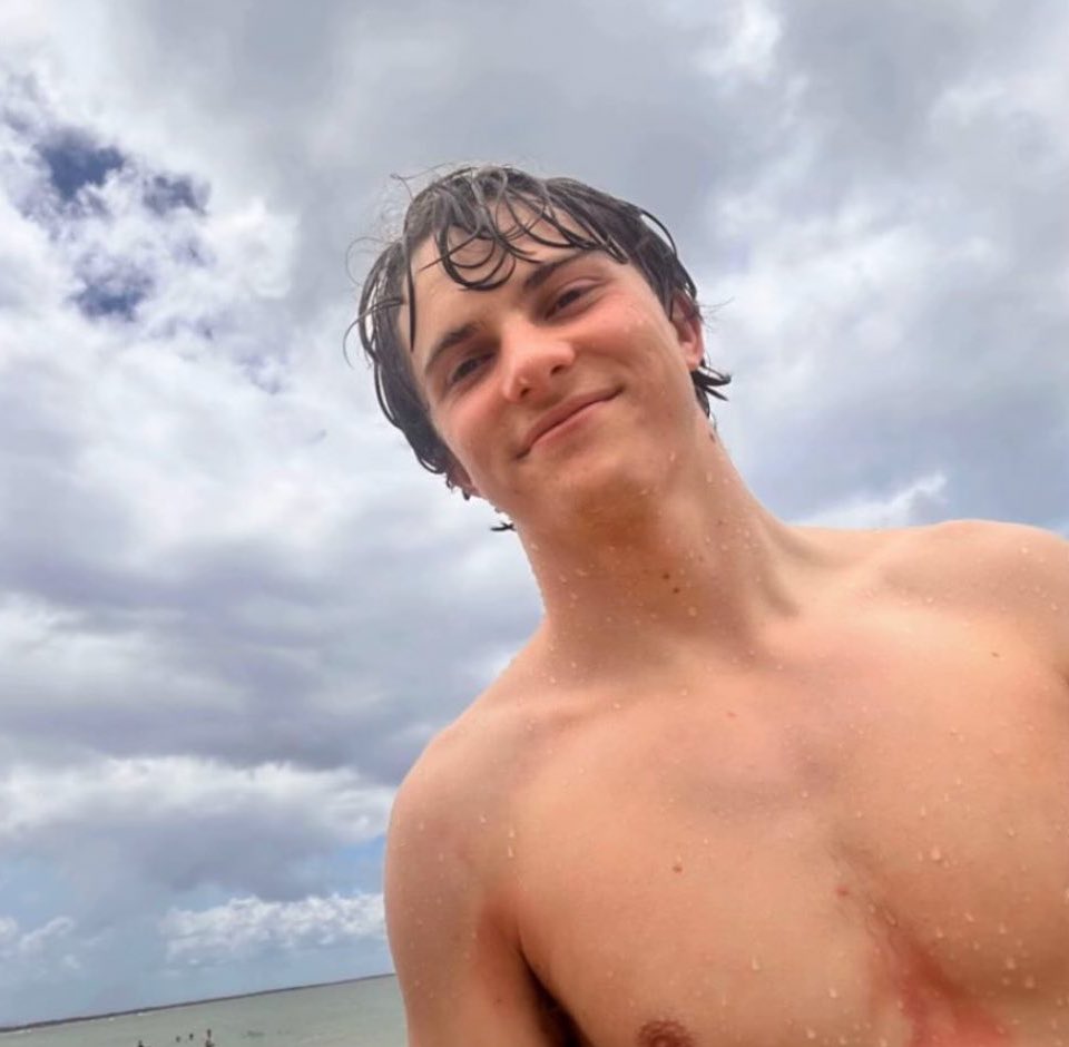 delfi lvs lo ✮⋆˙ tweet media