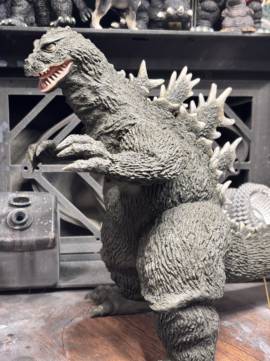 酒井ゆうじ造型工房 32cmキンゴジ 塗ったモンスターグリーンをシンナー