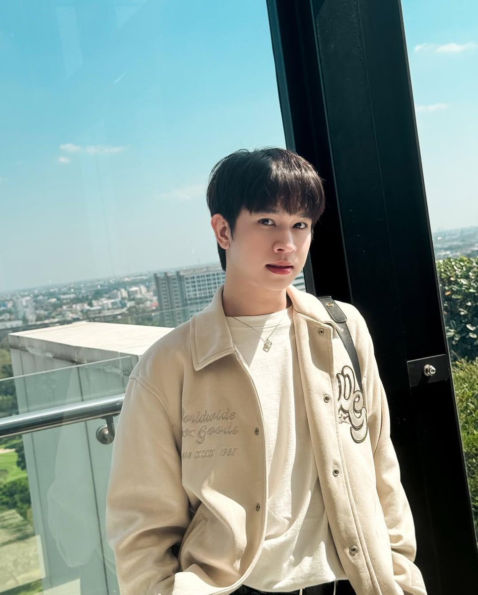 IG fluke_natouch : Cozy days, soft skies ☁️🤓

#เจ้าแก้มก้อน
#fluke_natouch