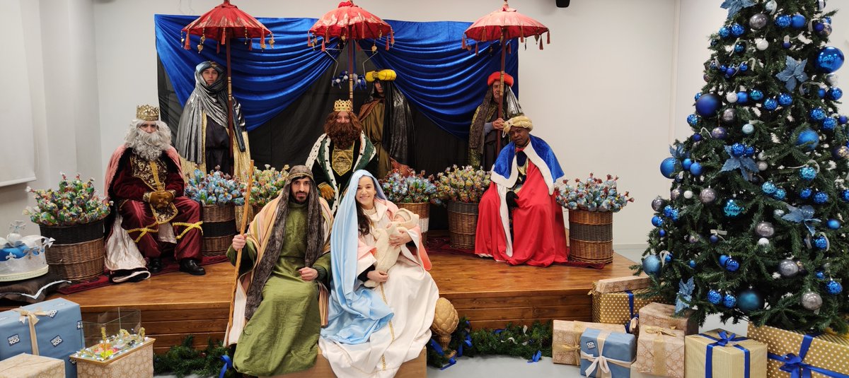 Tanto los niños como sus papás vivieron este día lleno de magia, con gran ilusión. Gracias a todos por dar la bienvenida a SS.MM.  y ser partícipes de este día.
#sientelashuellas#cabalgatadereyes
#corralesdebuelna
#ayuntamientocorralesdebuelna#oij
#olnaenred